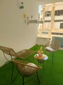 Luxury Apt, 4min walk to beach, secure parking - Image 5