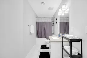Modern & Spacious Guest Suite - Image 5