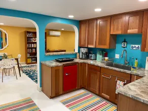 Colorful mid-mod guest suite - no cleaning fee - Image 4