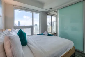 Designer 2Bd Downtown Toronto - Image 2