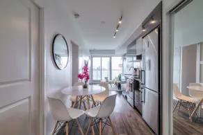 Designer 2Bd Downtown Toronto - Image 3