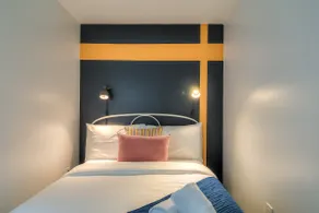Designer 2Bd Downtown Toronto - Image 5