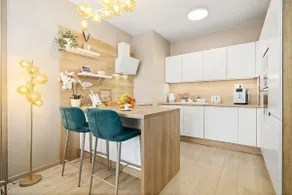 Golden Sunflower Apartment - Image 4