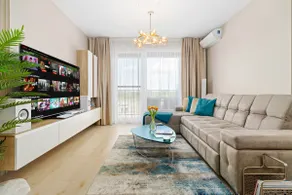 Golden Sunflower Apartment - Image 2