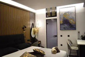 SMALL SUITE IN THE CENTER - Image 5