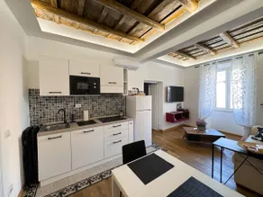 ”In the square” apartment in medieval village -65m²- - Image 3