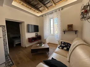 ”In the square” apartment in medieval village -65m²- - Image 2