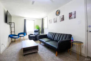 Specious & Cozy & Modern Retreat | 5 B | Sleeps 9+ - Image 3