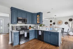 Spacious Home in Chicago Suburbs - Image 4