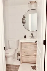 Luxurious 1 Bdrm: Comfort & Conv - Image 2