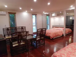 Elegant Holiday Studio - Image 3