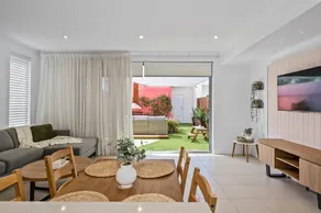 Seaside Stay | 3BR | Fire Pit | Cafe | Sleeps 8 - Image 4