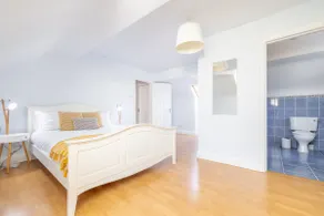 8 Guests, Near Beach, Private Garden & PS5 - Image 3