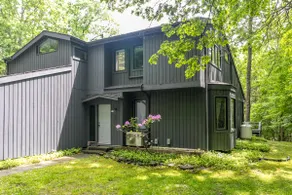 Charming Quiet Family Friendly Home Close To Town - Image 2