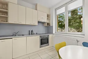 Paid Parking I Terrace I Wiener Wald - Image 5