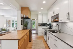Cedar Lake Bungalow: Best of Lakes + City + Parks - Image 4