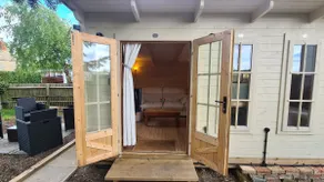 Cosy self-contained cabin 15 mins from Silverstone - Image 2