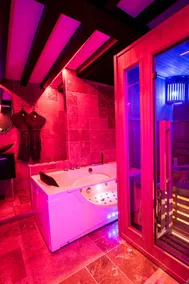 Loveroom sauna, balnéo, parking privé dans le centre de Honfleur - Image 2