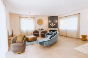 Large Air-Conditioned Family House with Terrace - Image 3