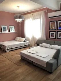 Family-friendly apartment with parking - Image 4