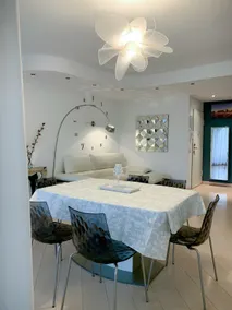 Park Avenue-Bright three-room apartment in Assago - Image 3