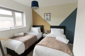 Great for Contractors & Families & Free Parking! Stafford - Image 2