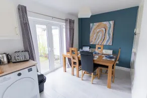 Great for Contractors & Families & Free Parking! Stafford - Image 5