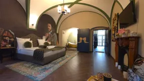 VICTORIAN HOUSE - Image 4