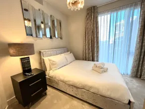 Luxurious 3-bed Apartment in London - Image 5