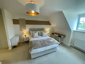 3-Bedroom Luxury Stay With FREE Parking - Image 3