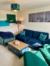 3-Bedroom Luxury Stay With FREE Parking - Image 2