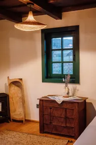 Wild Flower Cottage with Wood-Fired Hot Tub - Image 4