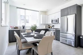 Modern Tri-Level Townhouse m/s Downtown, Greenlake - Image 2