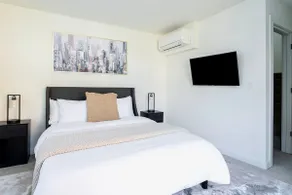Modern Tri-Level Townhouse m/s Downtown, Greenlake - Image 3