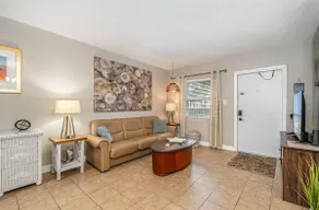Beachfront KING CONDO - Affordable*Clean*Comfort! - Image 4