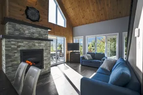 Lac Saint-Louis Chalet: Dock, Hot Tub & Trails - Image 3