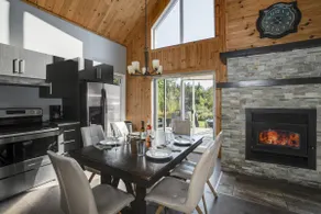 Lac Saint-Louis Chalet: Dock, Hot Tub & Trails - Image 4