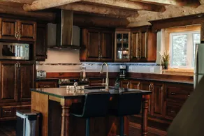 Private Chalet with Hot Tub, Fire Pit & BBQ - Image 3