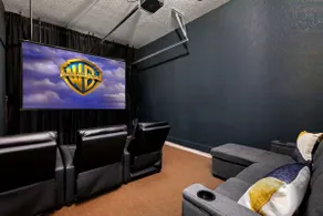 Pool-MovieTheater KING BED & 5 minutes to Alamodome - Image 4