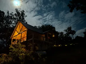 Modern cabin: hot tub, stunning views, fireplaces! - Image 4