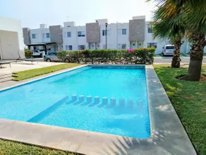 Nice Paulina House with Pool, near Airport - Image 3