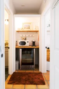 The Cabinette: Cozy suite 15 min to the beach! - Image 5