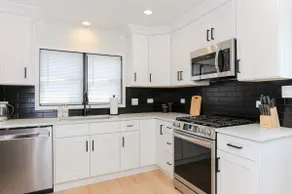4BR/2BA + Large Fenced Backyard + Fast WIFI - Image 3