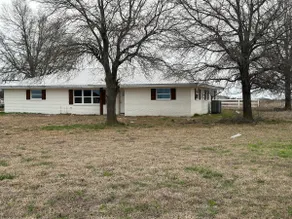 Rustic 4BR home - Image 3