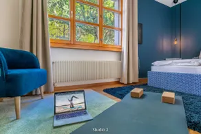 Couples Studio ·Garage · Lake & Trails, Mountain - Image 3