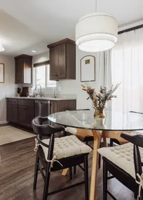 Cozy Stay Near RDM Airport - Image 5