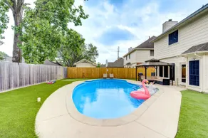 Houston Huge Pool, miniGolf, Katy Asian Town, King - Image 3