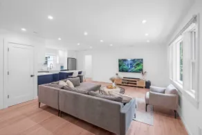 Minutes from the beach, brand new 4 bedroom - Image 5