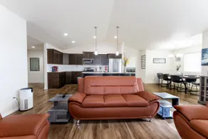 3 King Beds• Clean & Quiet• Luxury Airport Layover - Image 2