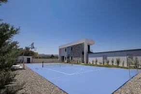 850m to Beach · Pickleball Court by etouri - Image 3